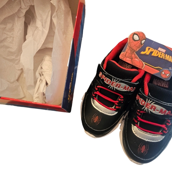 Small Boy's Spiderman Light up Shoes - Picture 2 of 9